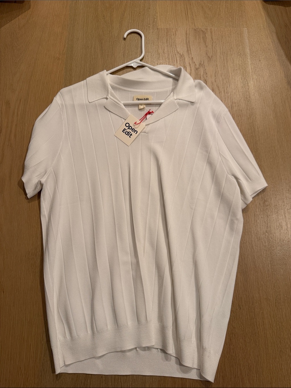 Men’s White Short-Sleeve Polo Knit Shirt